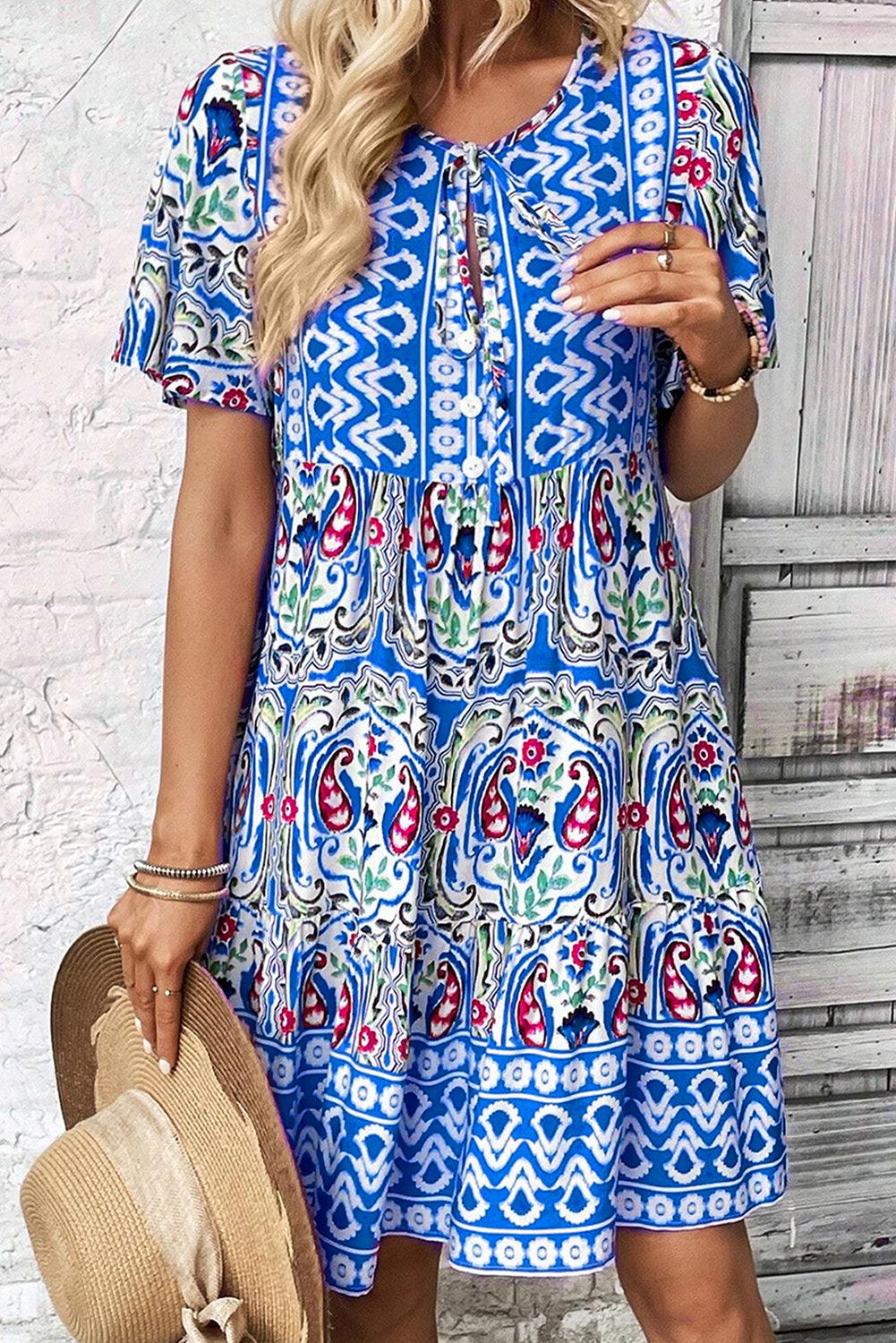 Robe courte à volants et col noué motif bohème