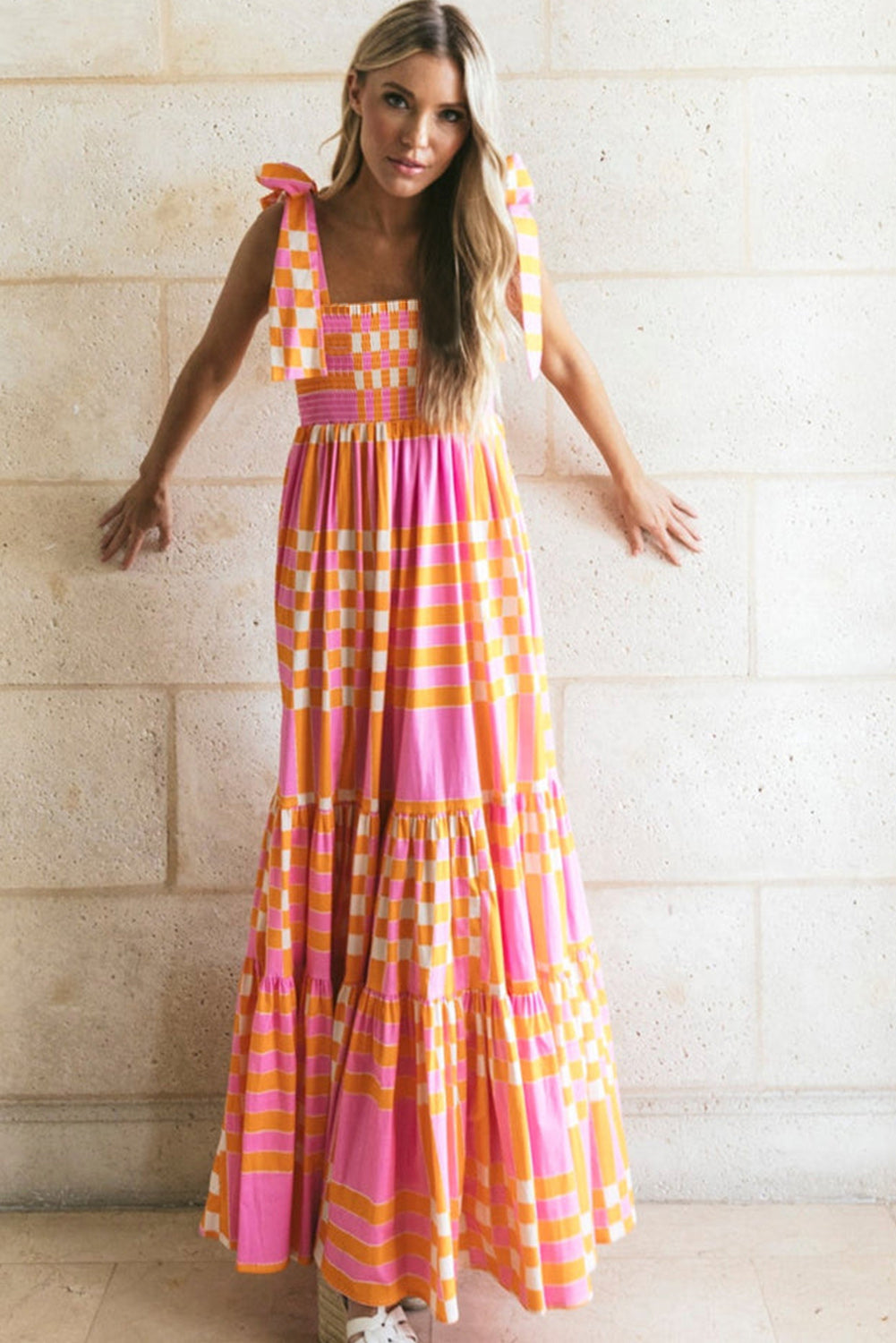 Robe longue smockée à bretelles nouées fines