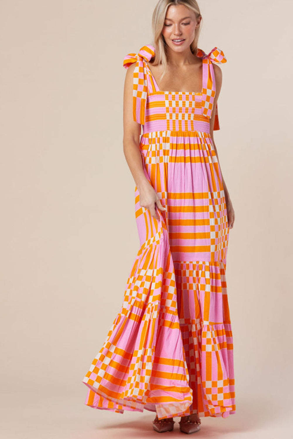 Robe longue smockée à bretelles nouées fines