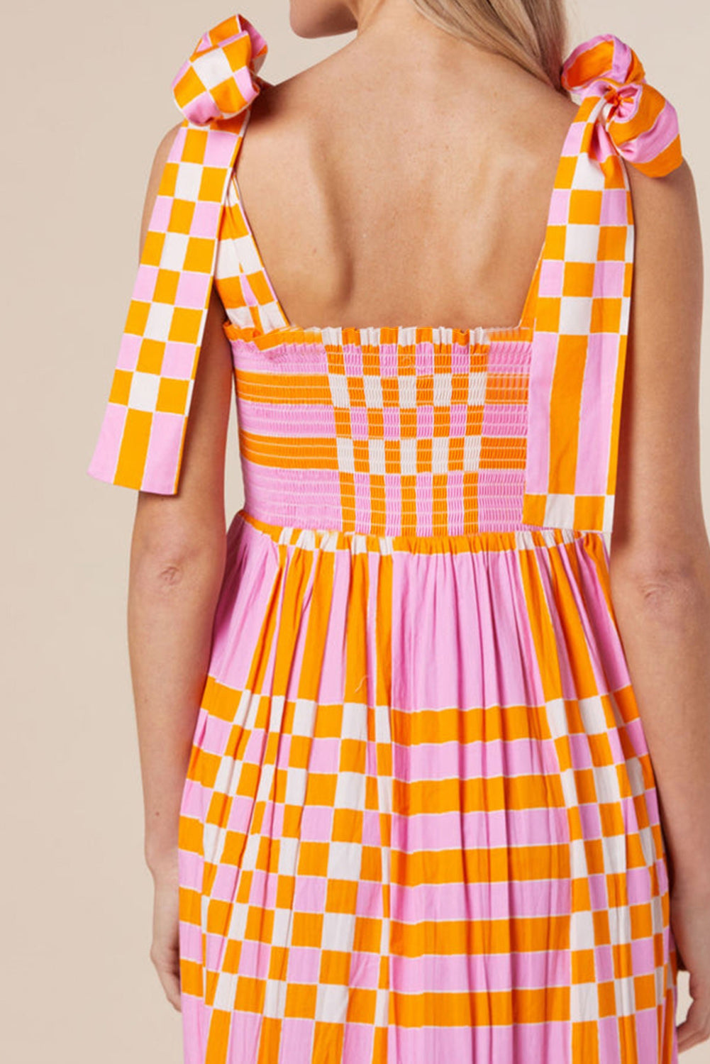 Robe longue smockée à bretelles nouées fines